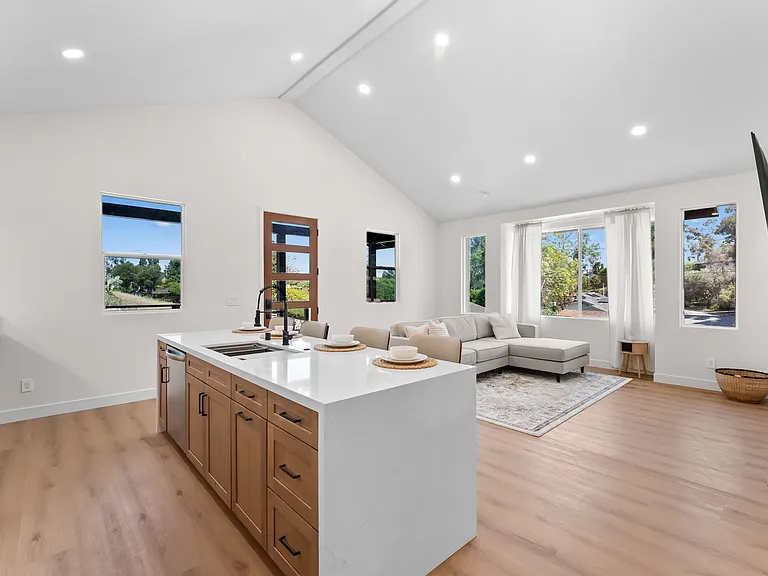 1075 Garfield Ave — Photo 10