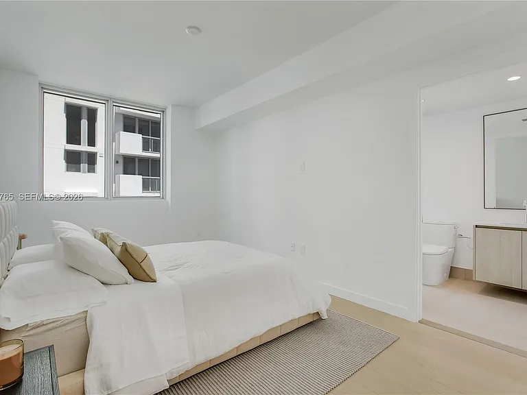 9221 E Bay Harbor Dr #511/512 — Photo 29