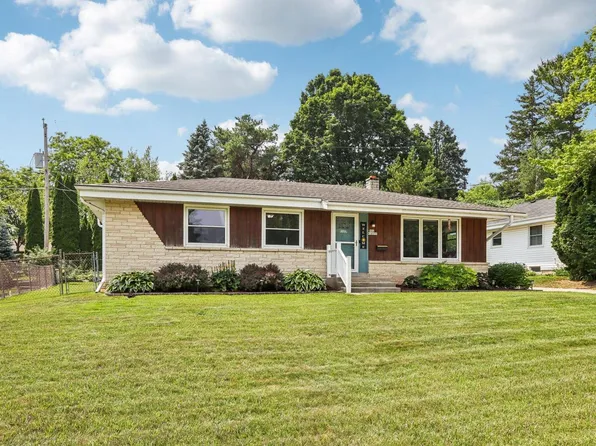 N84W18355 Seneca COURT, Menomonee Falls, WI 53051