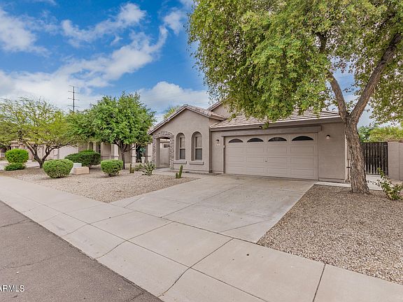 4th image of 1825 E ALOE Place