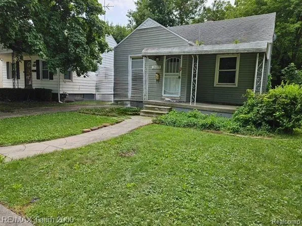 19644 Kenosha St, Harper Woods, MI 48225