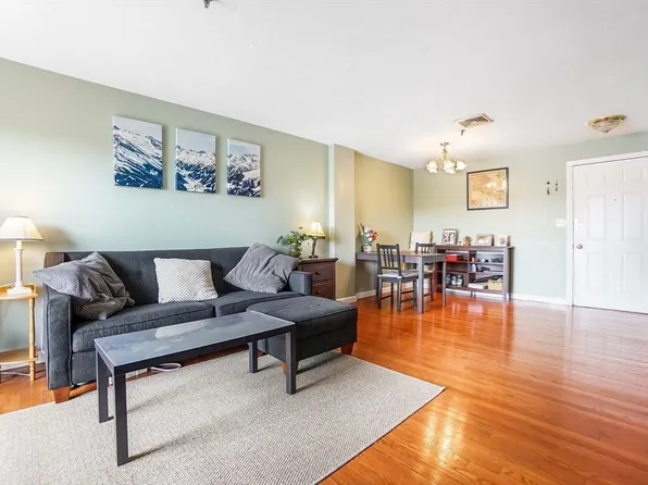 230 Willard St Unit 412, Quincy, MA 02169