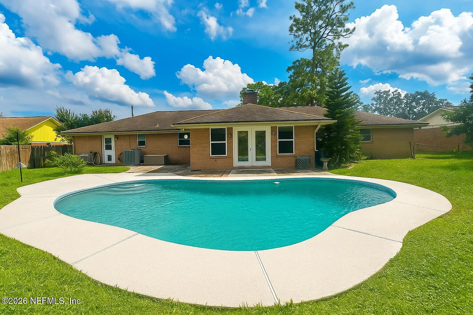 4 bed, 2.5 bath, 2306 sqft, $2,800 — Photo 2