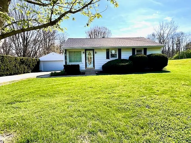 2802 N Eby Dr photo 1