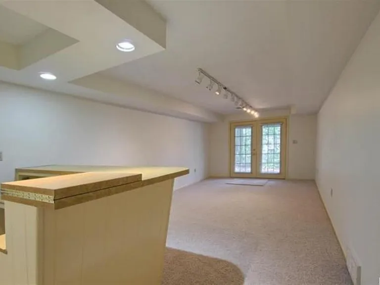 1104 Peggy Dr — Photo 11