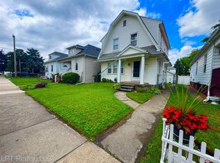 942 2nd St, Wyandotte, MI 48192