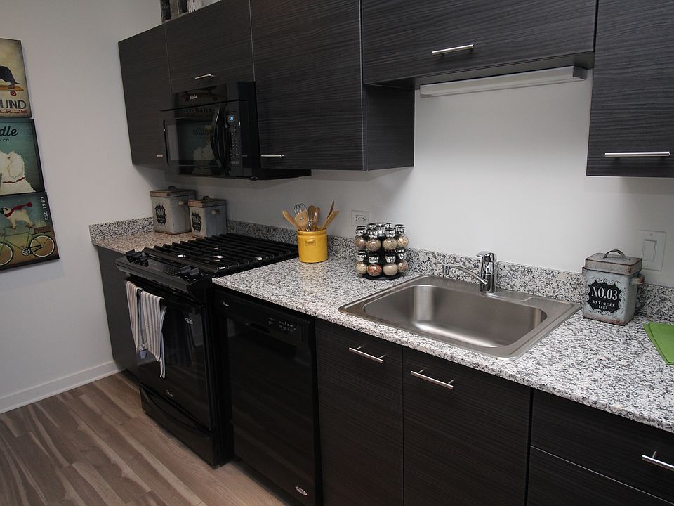 1st image of 809 Lasalle St #19