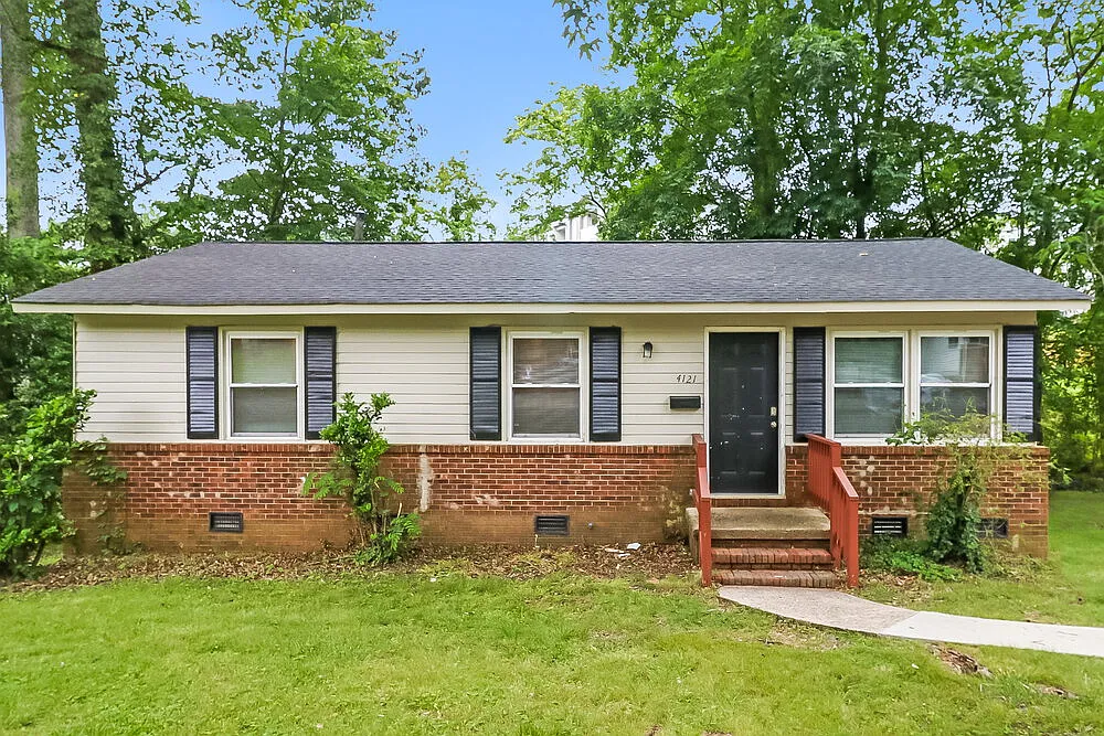 3 bed, 1.0 bath, 960 sqft, $1,575 — Photo 1