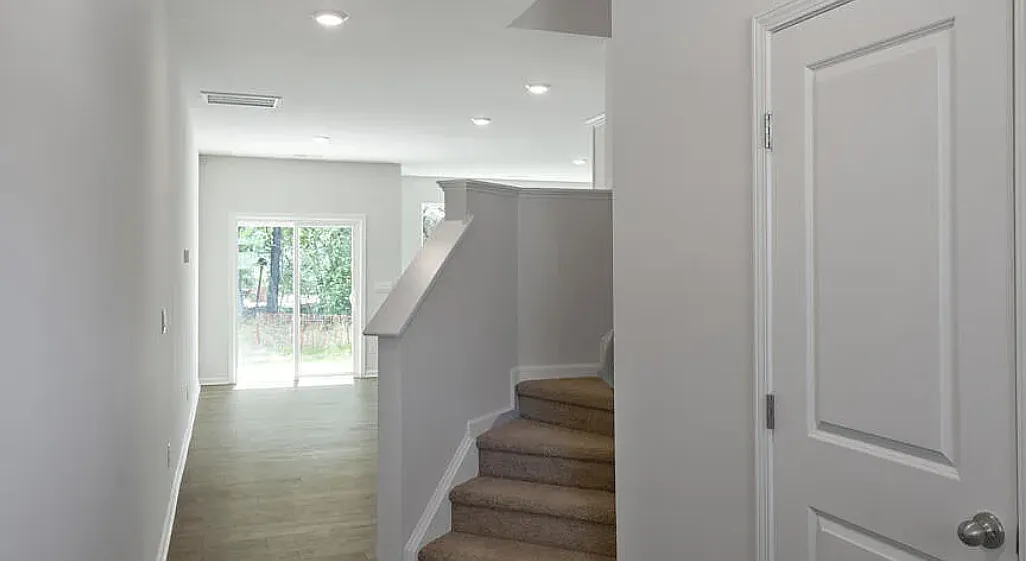 3 bed, 1699 sqft, $2,095 — Photo 2