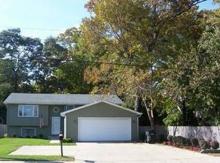 1824 N Sheridan Rd, Waukegan, IL 60087