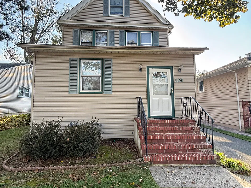 119 Lexington Blvd #1