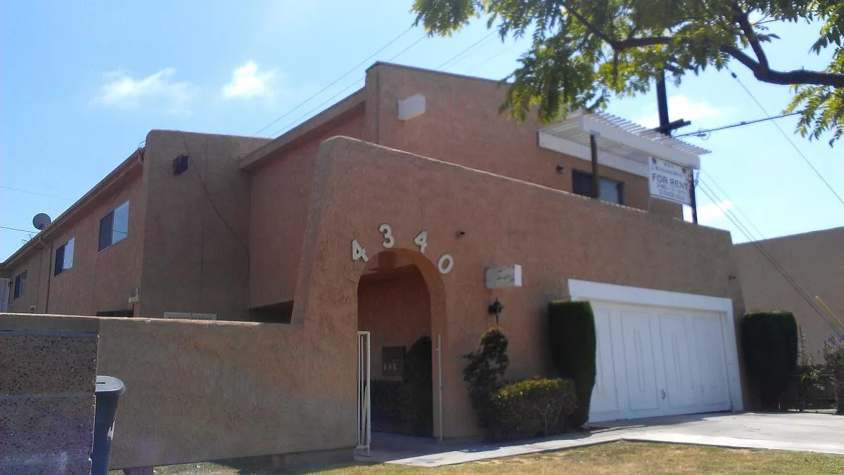 2 bed, 1.5 bath, 1124 sqft, $2,400 — Photo 1