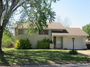 906 N Woodland Dr, Sand Springs, OK 74063