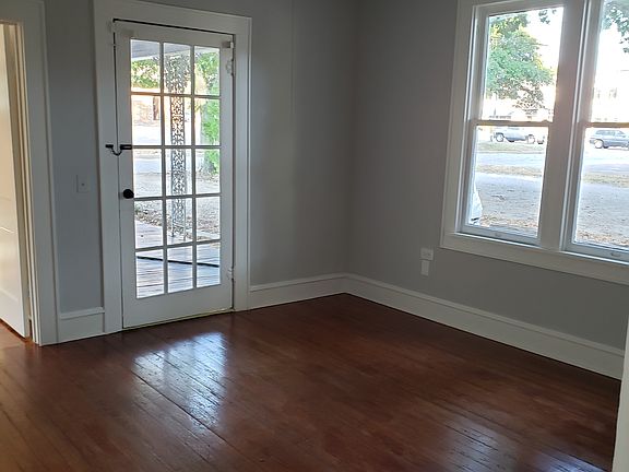 5th image of 405 W Parks Ave