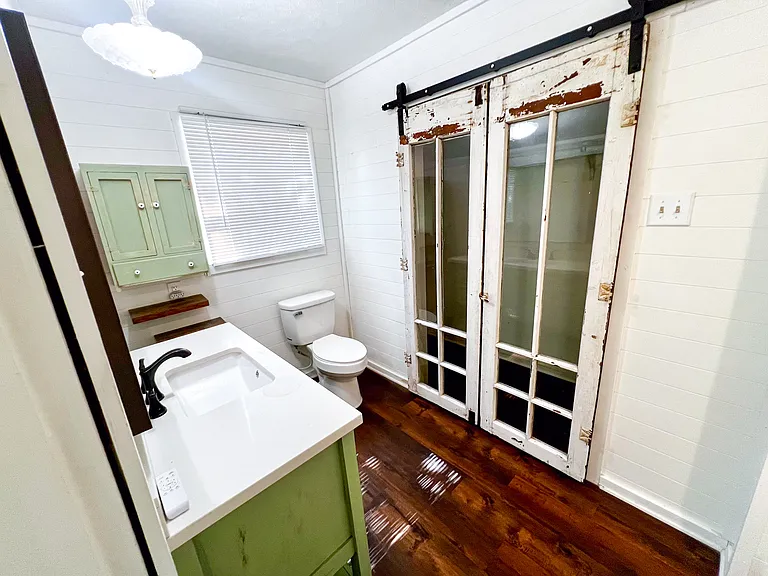 182 Douglas St — Photo 12