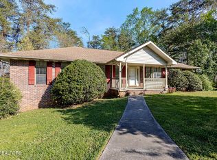 1421 Lincolnshire Dr, Maryville, TN 37803