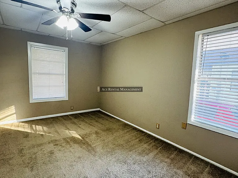 1122 Dallas St #2 — Photo 8