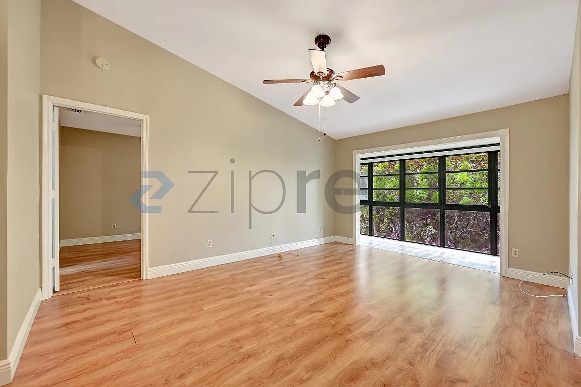2 bed, 1000 sqft, $1,445 — Photo 4