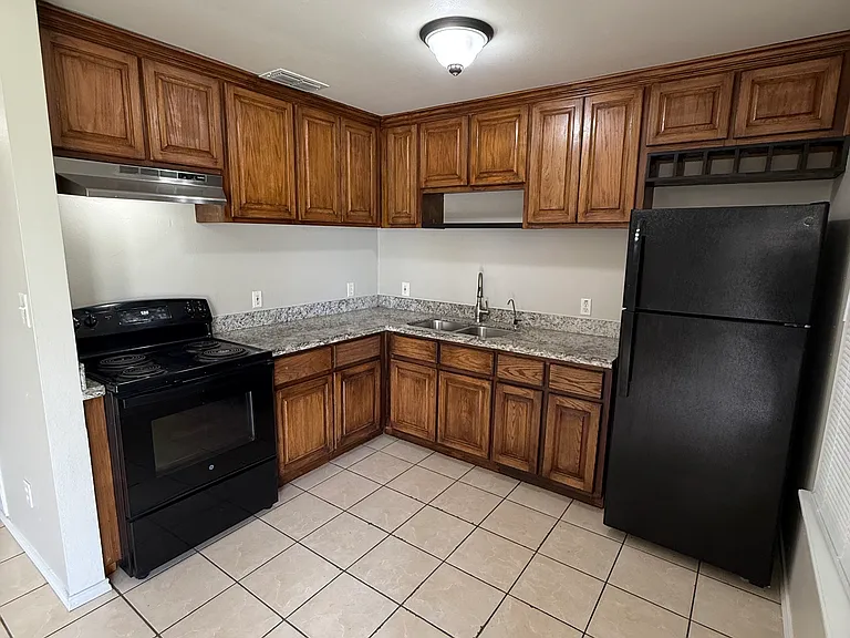 2314 La Feria Rd #B — Photo 3