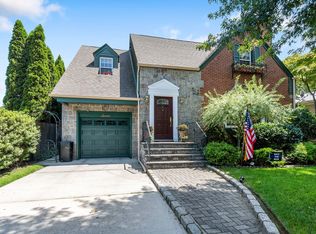 7 Grand Ave, Northport, NY 11768