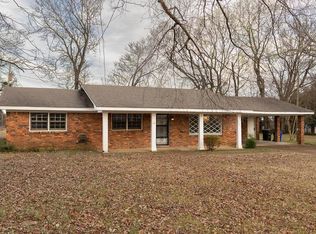 409 E Lakeside Dr, Florence, AL 35630