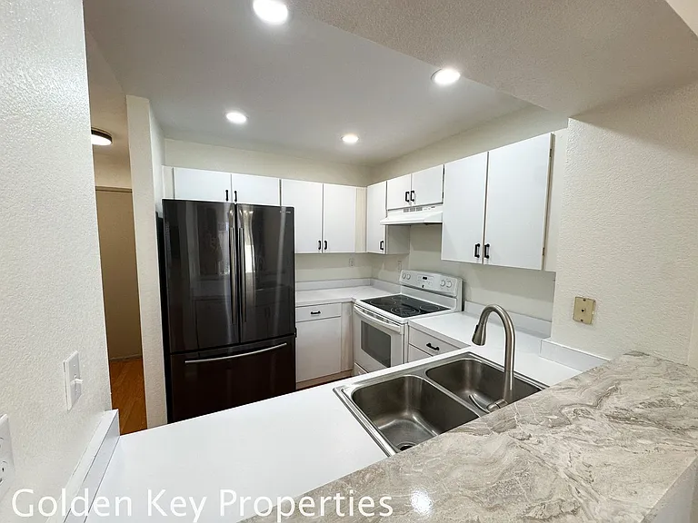 410 Ferrara Way — Photo 9