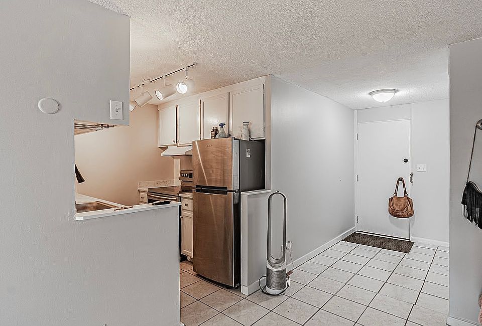 1st image of 799 N Dahlia St APT 501