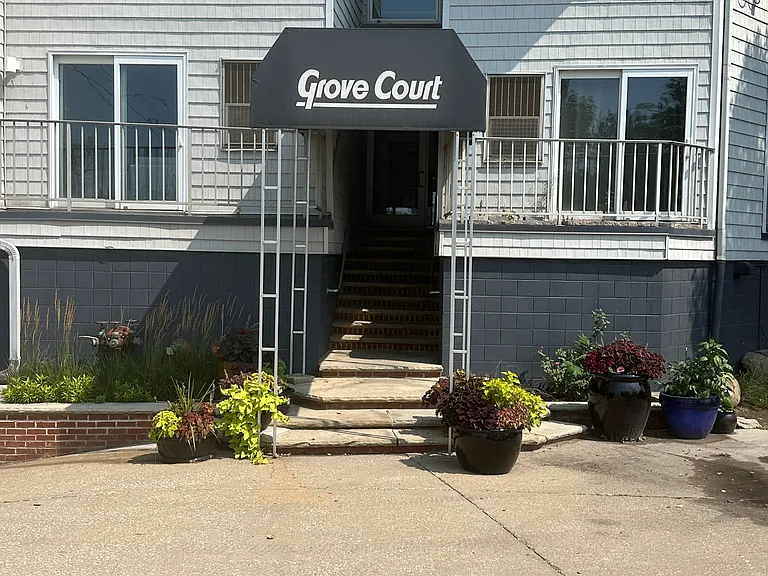 1900 Grove Ct #409 — Photo 2
