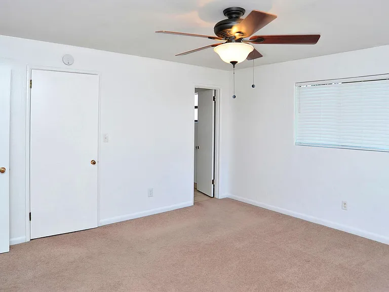 5842 E 4th St — Photo 27