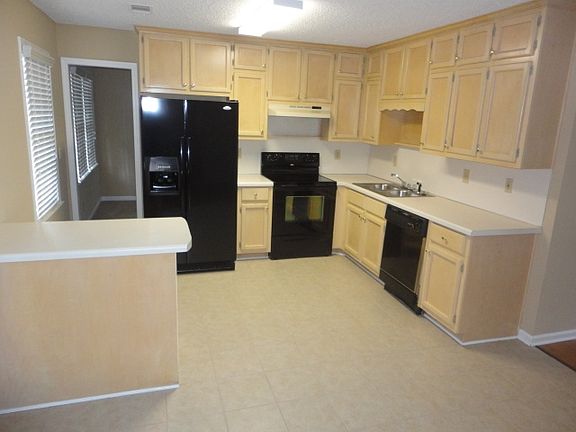 4th image of 420 Windstone Ct