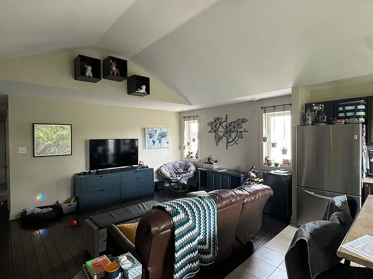 138 Lees Ave #2 — Photo 2