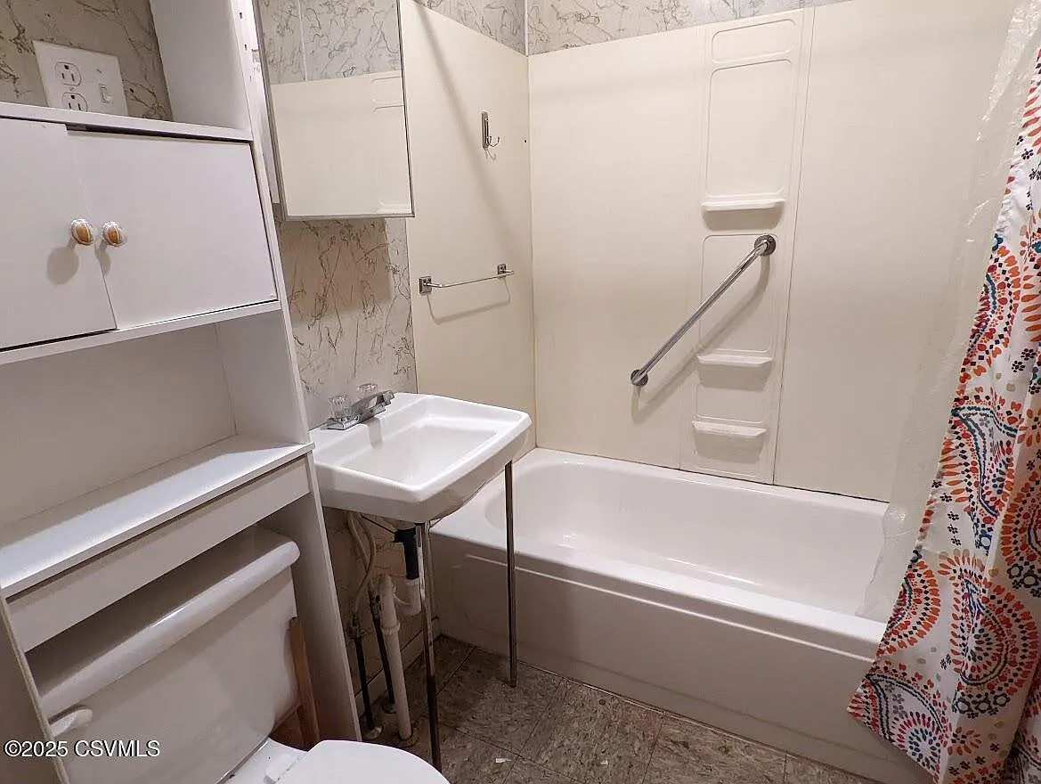 1 bed, 330 sqft, $650 — Photo 4