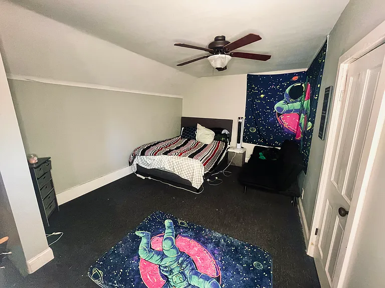 104 Kelburn St #2 — Photo 5