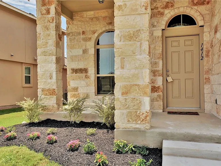 1412 Blake St — Photo 3