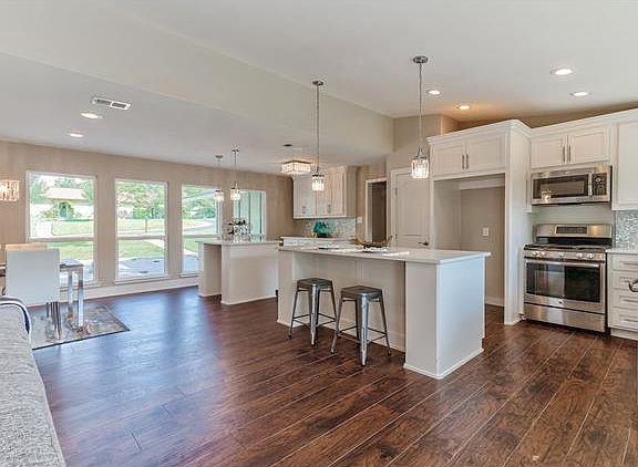 4th image of 7200 Marywood Cir