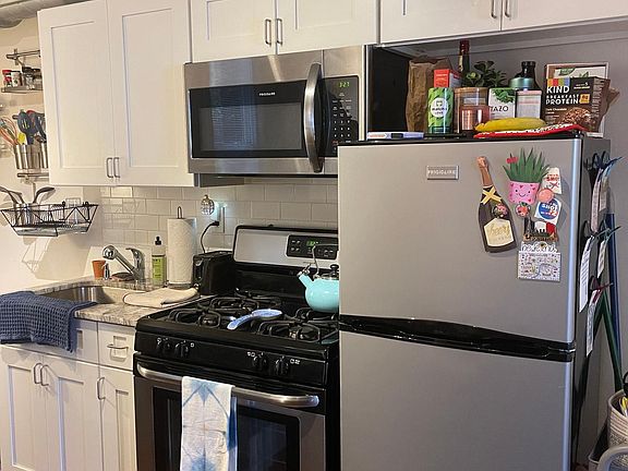 5th image of 1806 Bainbridge St Floor 2