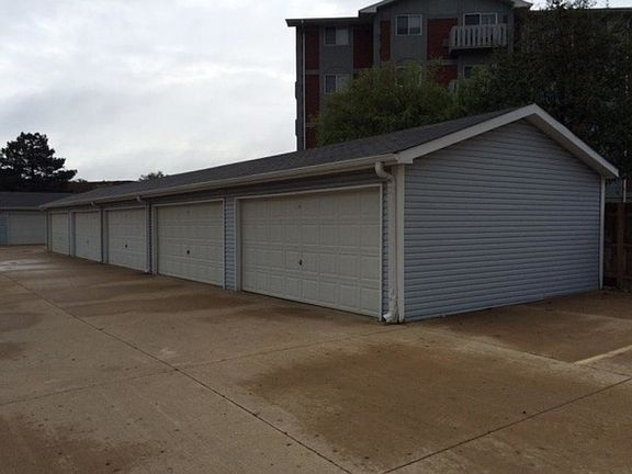 2nd image of 3130 W Monroe St APT 216