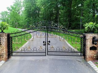 26 Winchester Ln, Holmdel, NJ 07733