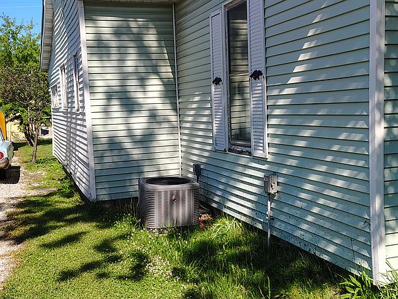 4th image of 578 S Court St