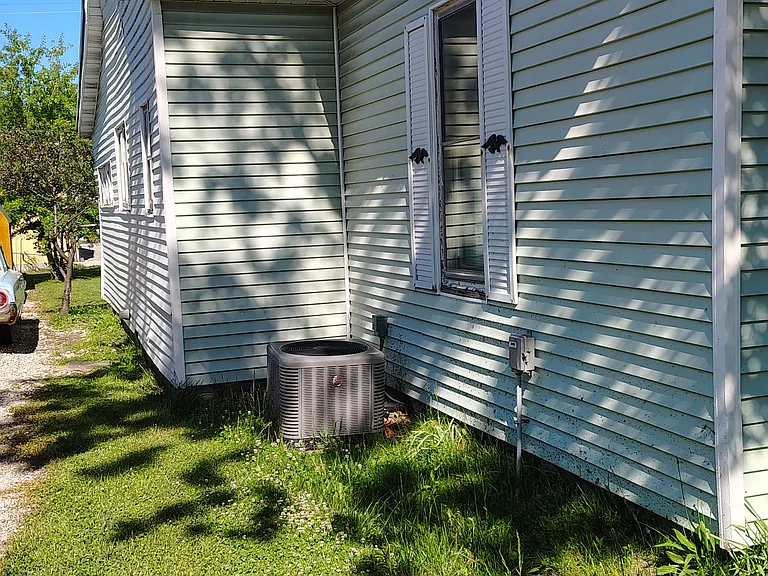 578 S Court St — Photo 4