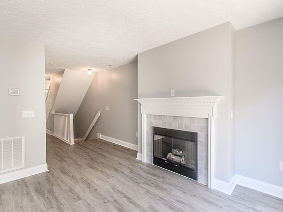 5th image of 415 Silver Leaf Dr