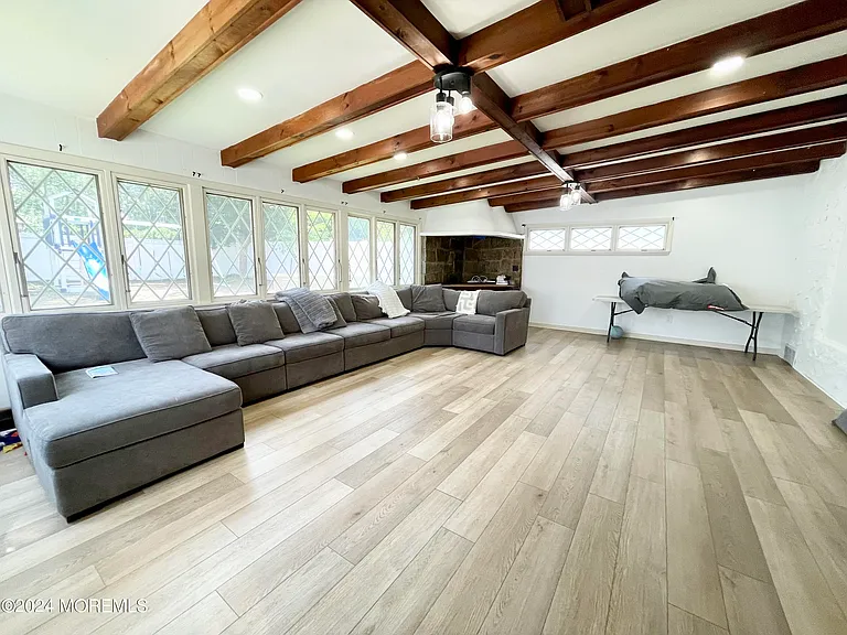 254 Lawrence Ave — Photo 4