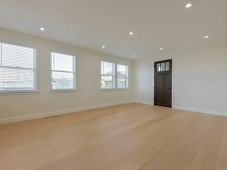 332 Pine Ave — Photo 12