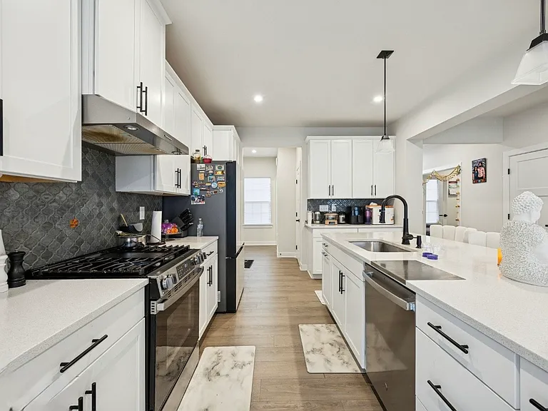 243 Chastain Dr — Photo 21