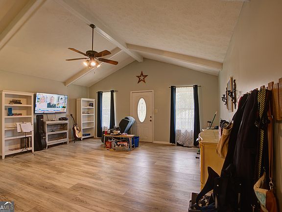 2nd image of 10 Eden Dr NW