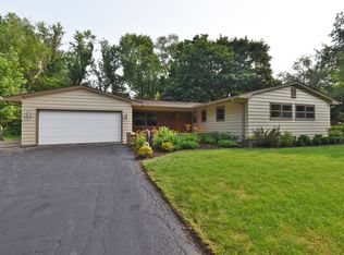 37W242 Dean St, St Charles, IL 60175