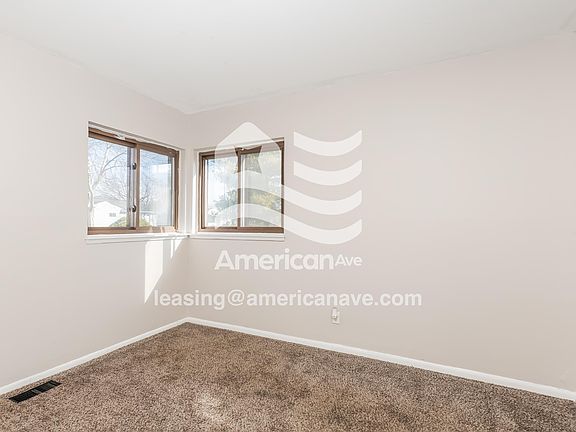 4th image of 556 Travis Dr
