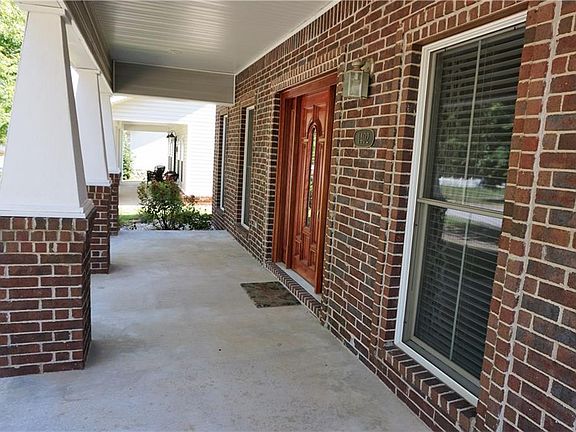 4th image of 1402 NE Young Ave