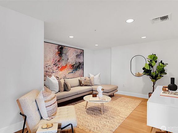 5th image of 820 Blanchard Street #1810