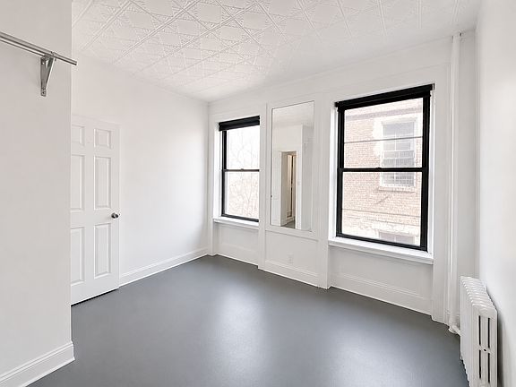 3rd image of 714 10th Ave #2